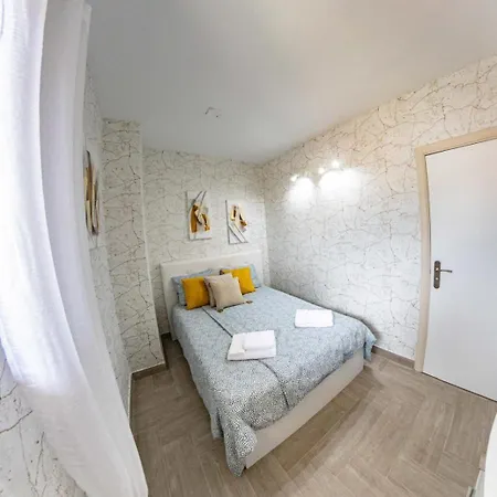 아파트 Sunset Paraiso Retreat 아데제